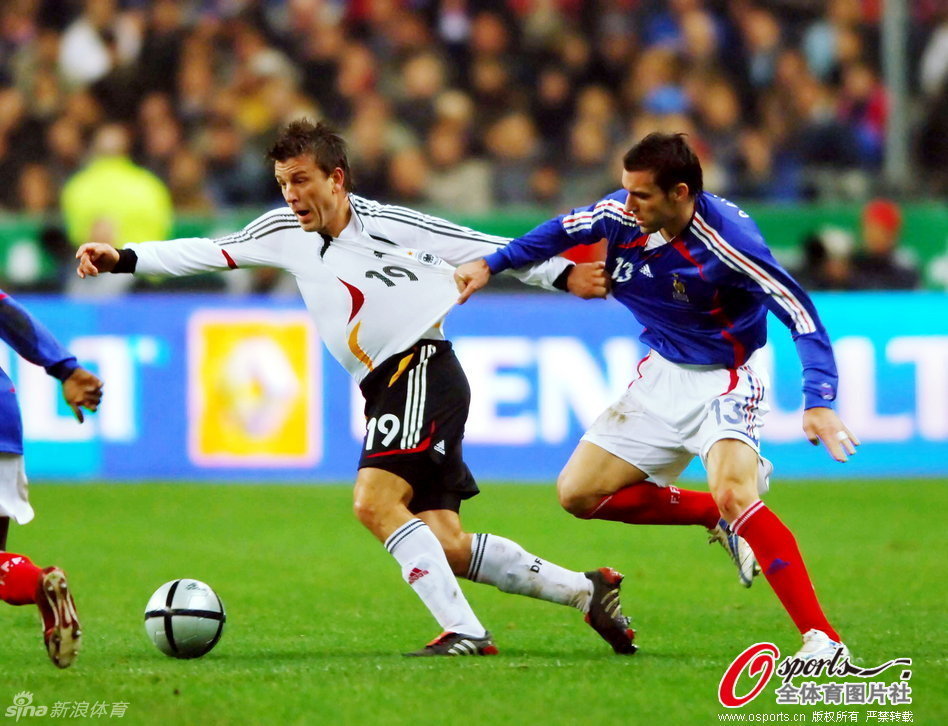 开云体育2026-法国队碾压德国队，黄鸭组合扛起全队