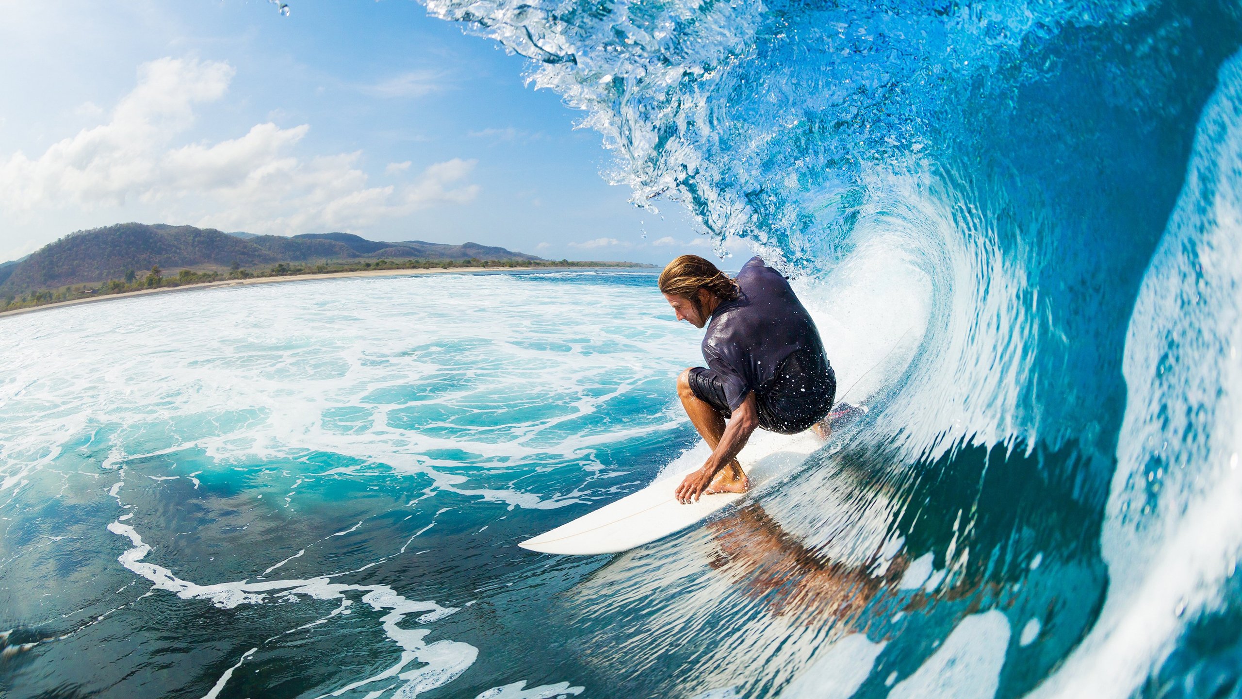 当北欧风暴席卷街道，厄德高在F1之夜用双脚定义艺术